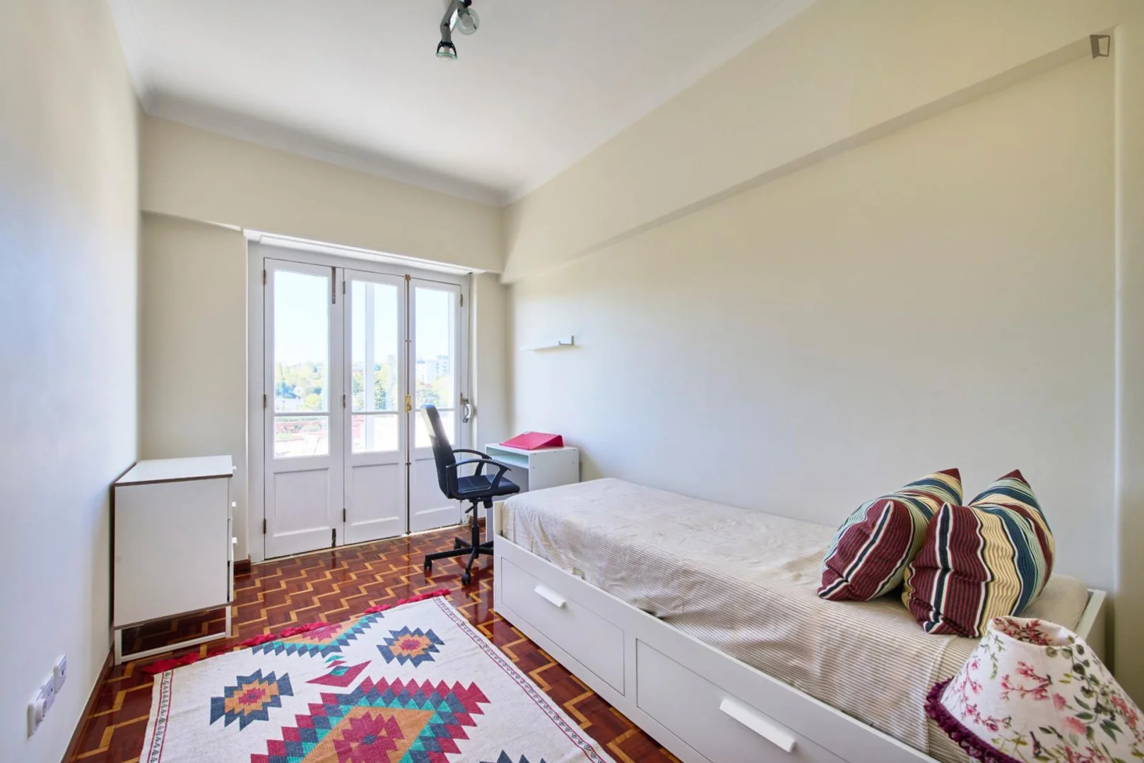 Chambre d'étudiant confortable et spacieuse dans