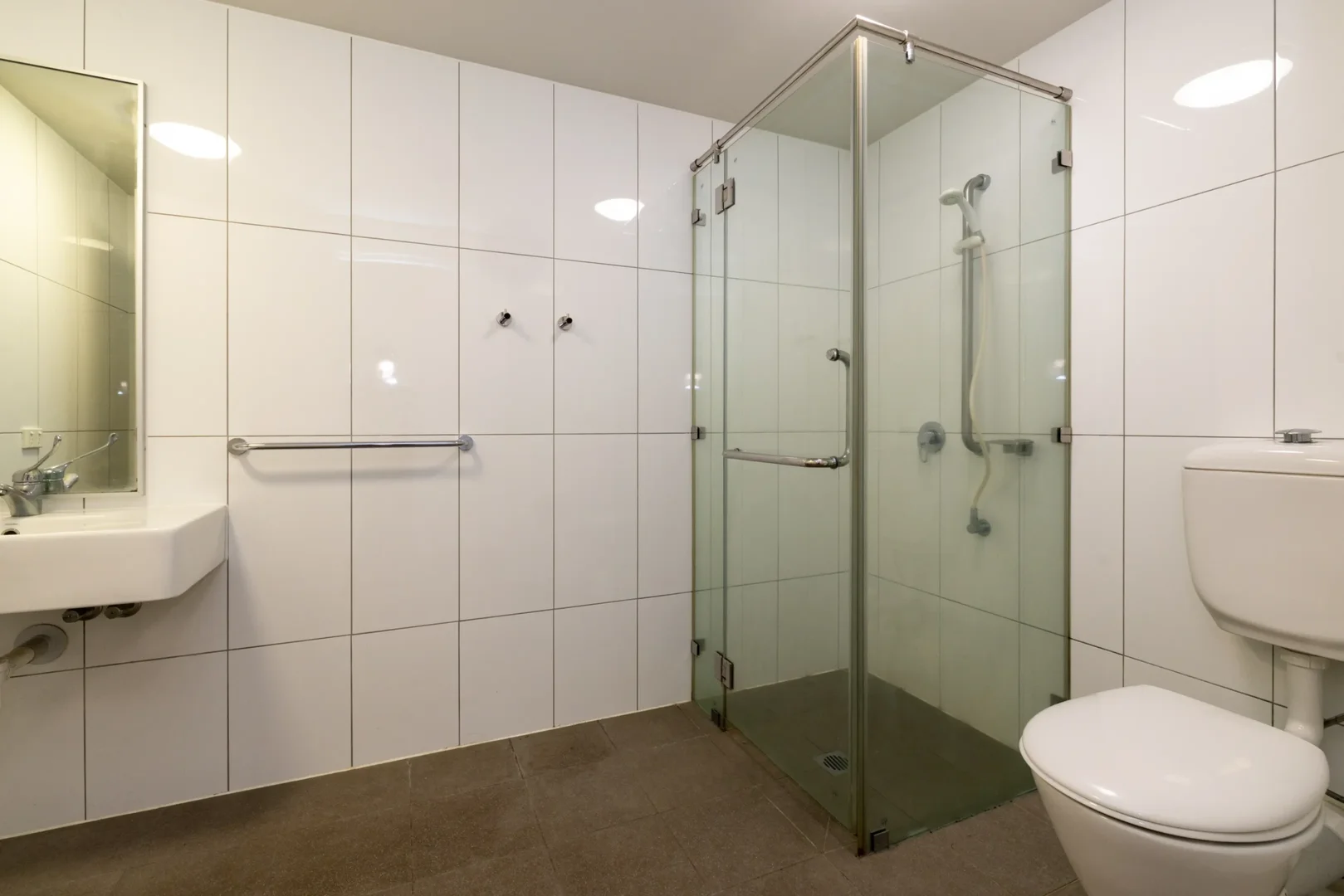 'de etkili düzene sahip minimalist öğrenci stüdyosu