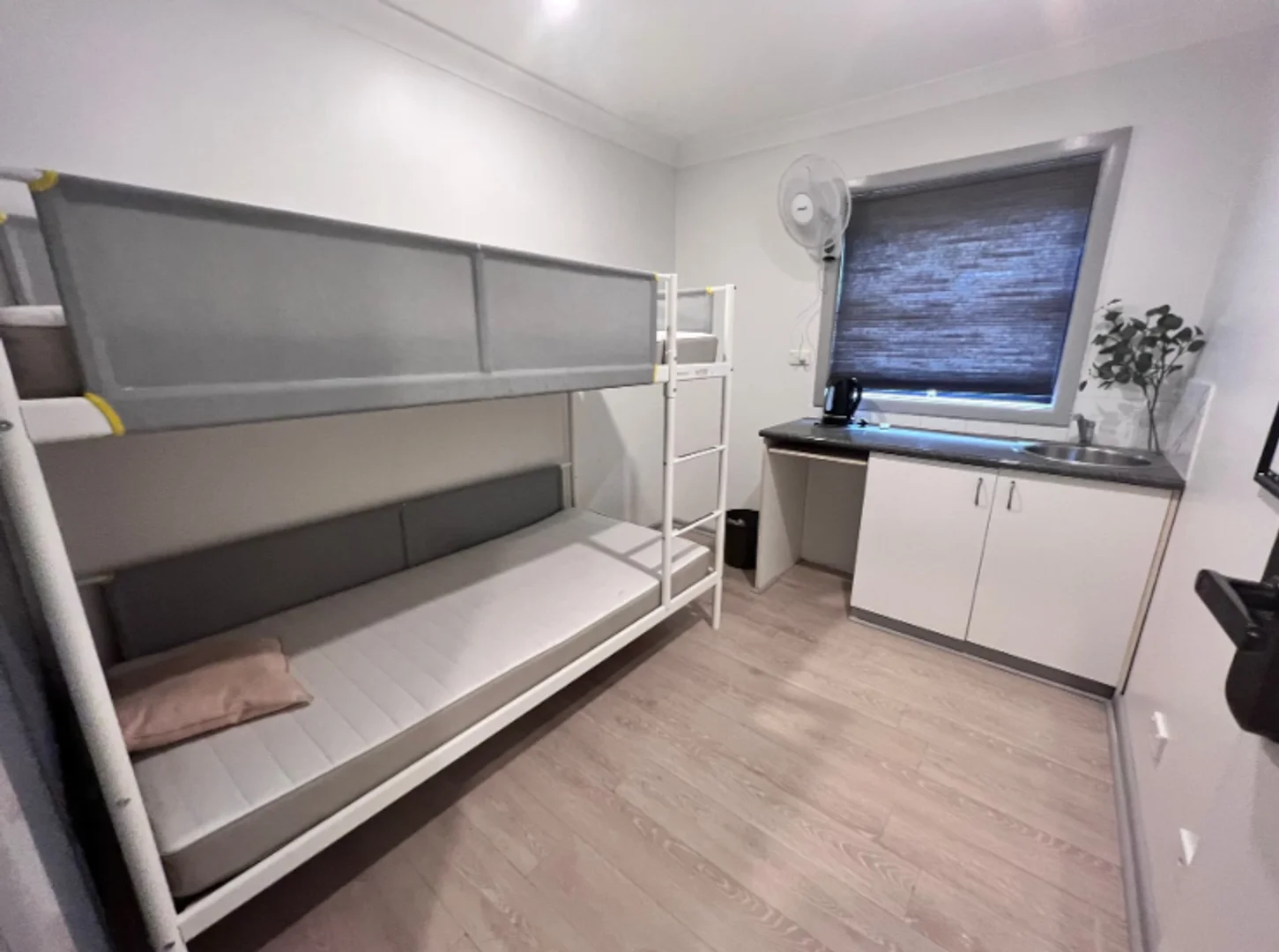 Habitación en apartamento estudiantil en alquiler en , completamente amueblado