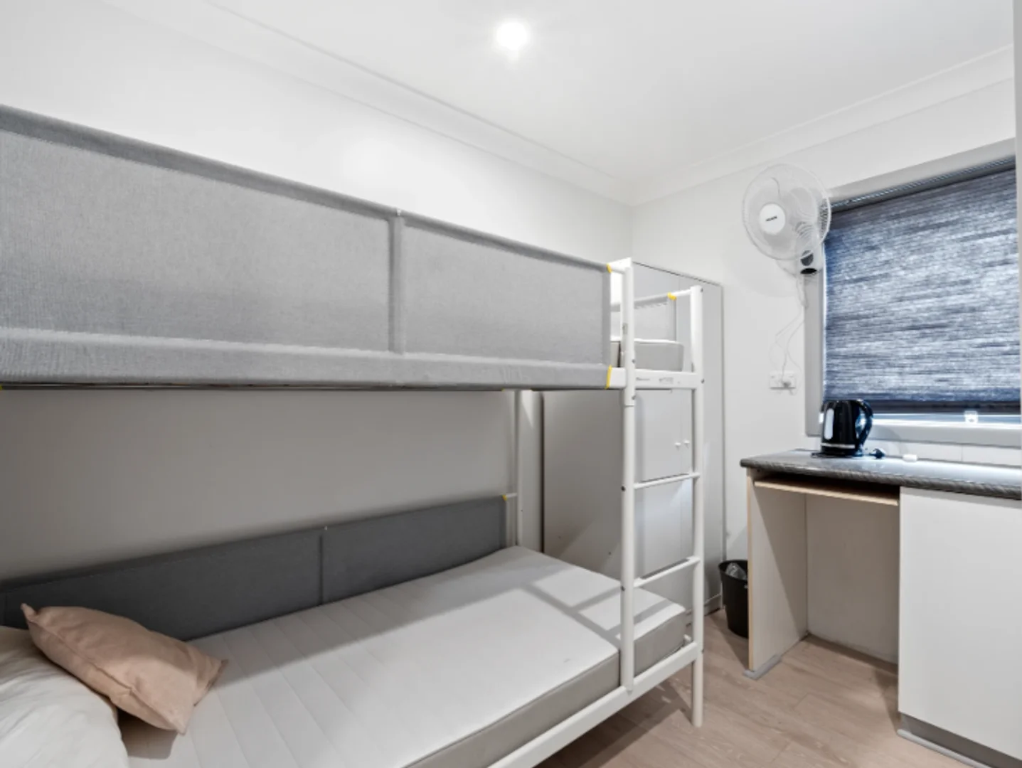 Habitación estudiantil económica cerca del campus en 