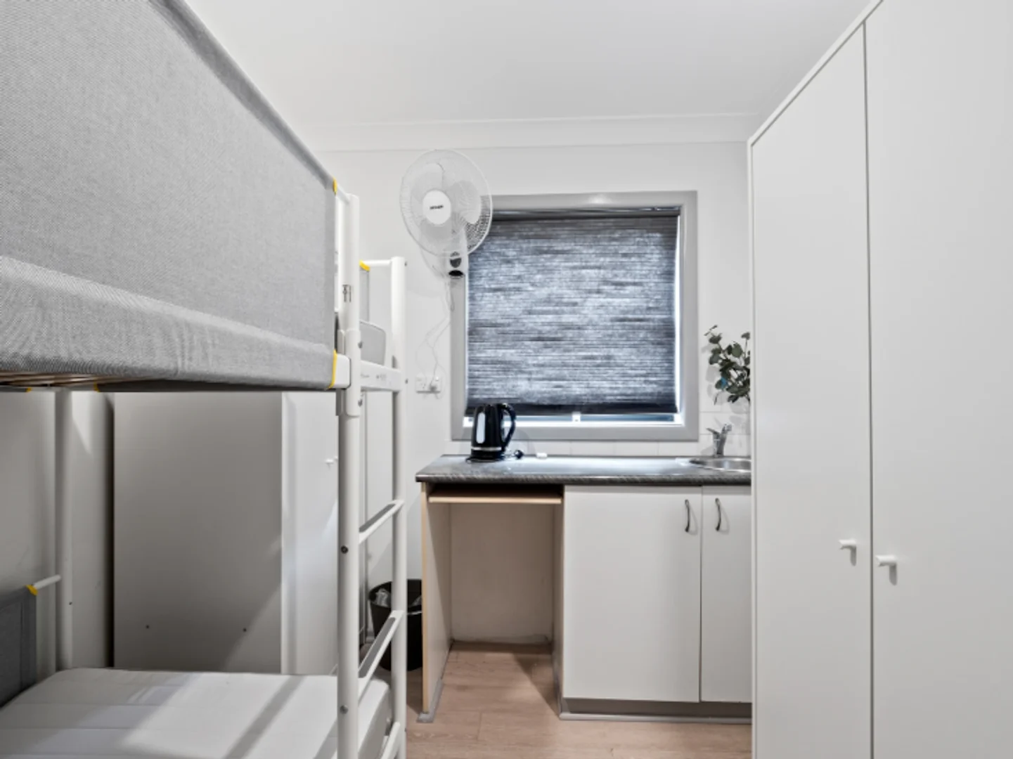 Habitación para estudiantes en  con área de estudio y facilidades compartidas