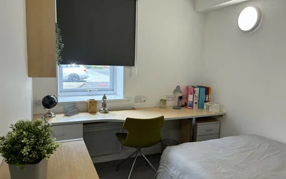 Private room in residence at 135 Great Horton Rd, Bradford BD7 1QG, United Kingdom, image 3 of 38