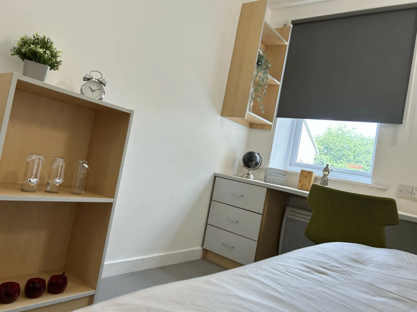 Functional student room perfect for studying in 