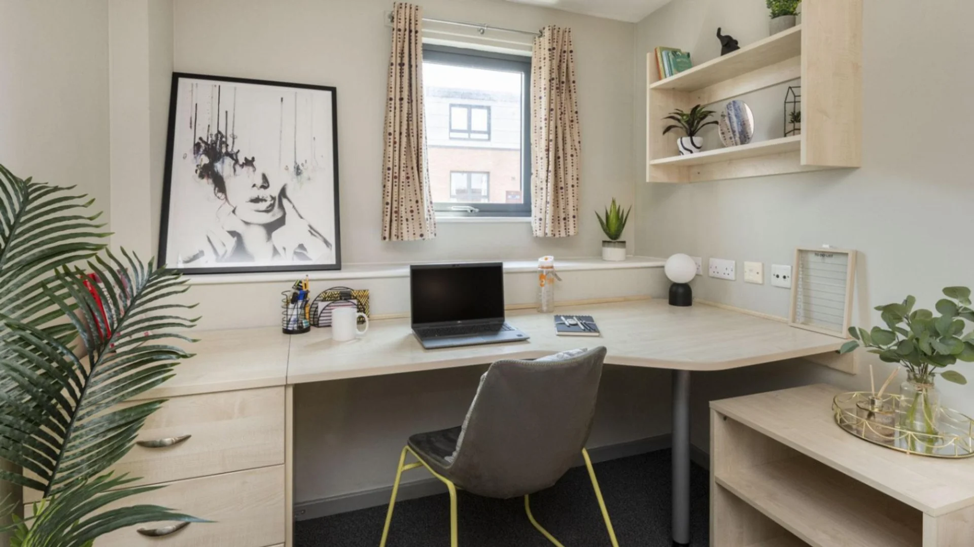 Chambre abordable pour les étudiants avec un bon éclairage dans 