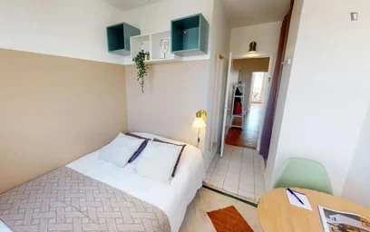 Chambre à louer dans un appartement en colocation à {area}