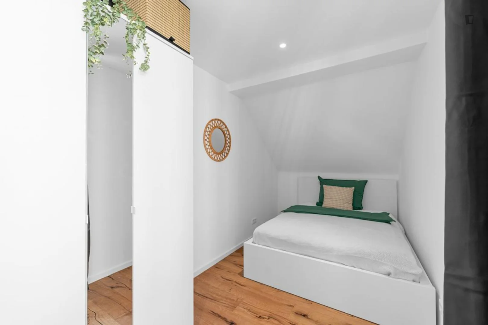Quarto de estudante económico com localização conveniente em 
