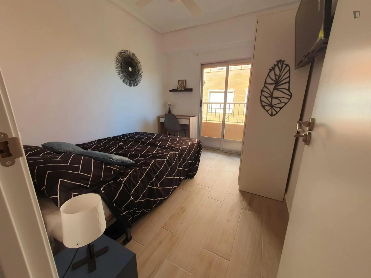 Quarto de estudante económico perto do campus em