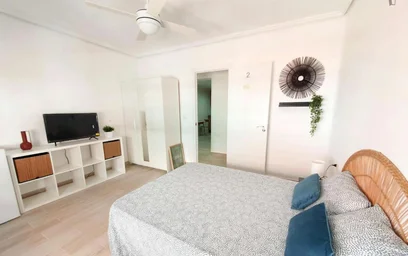 Quarto privado em C/ de la Reina, imagem 4 de 27
