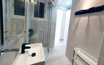 Quarto privado em C/ de la Reina, imagem 18 de 27