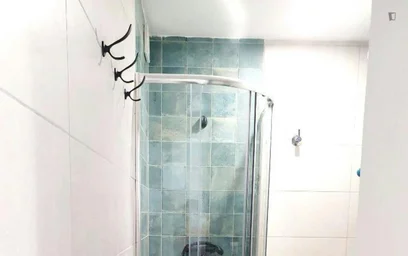 Quarto privado em C/ de la Reina, imagem 20 de 27