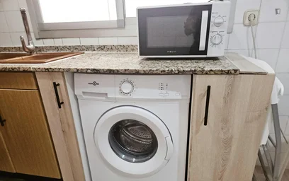 Quarto privado em C/ de la Reina, imagem 9 de 27