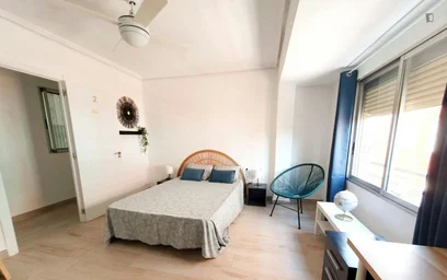 Quarto privado em C/ de la Reina, imagem 3 de 27