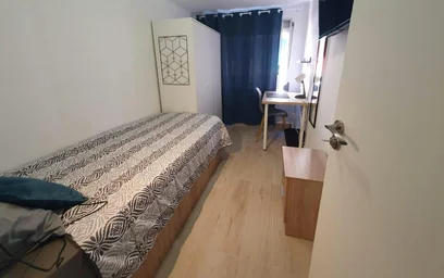 Quarto privado em C/ de la Reina, imagem 2 de 26