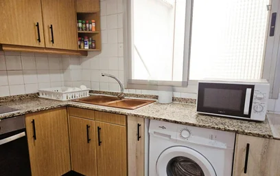 Quarto privado em C/ de la Reina, imagem 10 de 26