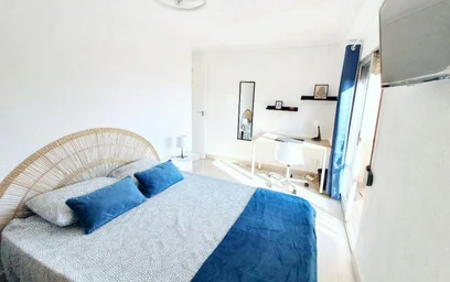 Quarto privado em C/ de la Reina, imagem 2 de 29