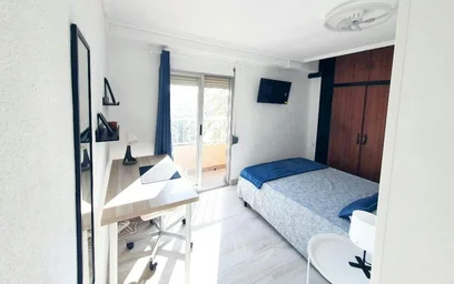 Quarto privado em C/ de la Reina, imagem 1 de 29