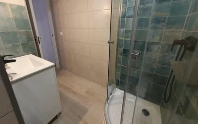 Quarto privado em C/ de la Reina, imagem 18 de 29
