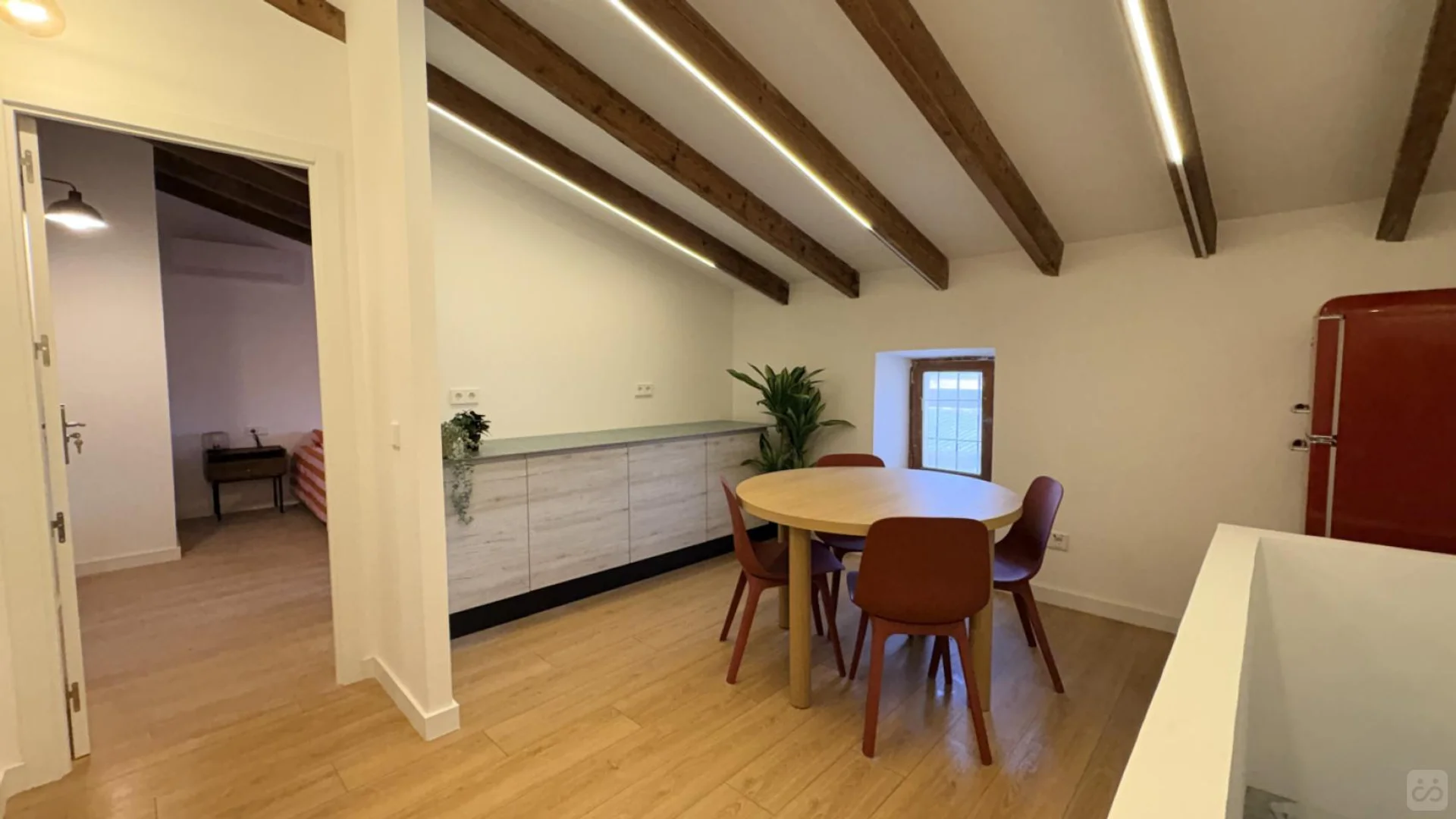 Student-friendly room in  with modern amenities
