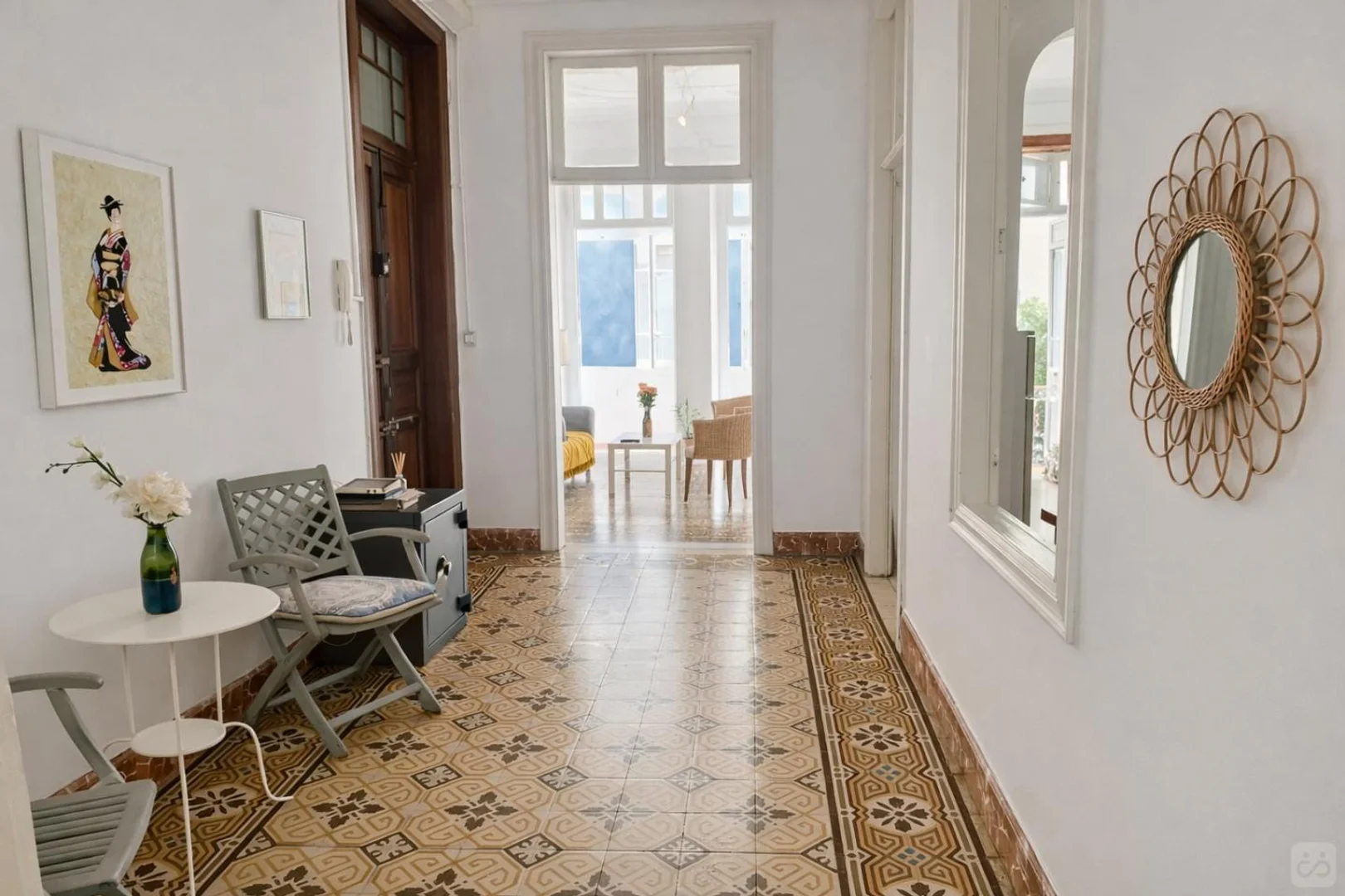 Habitación estudiantil luminosa y aireada con fácil acceso a la universidad en 