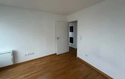 Cheap private room in {area}