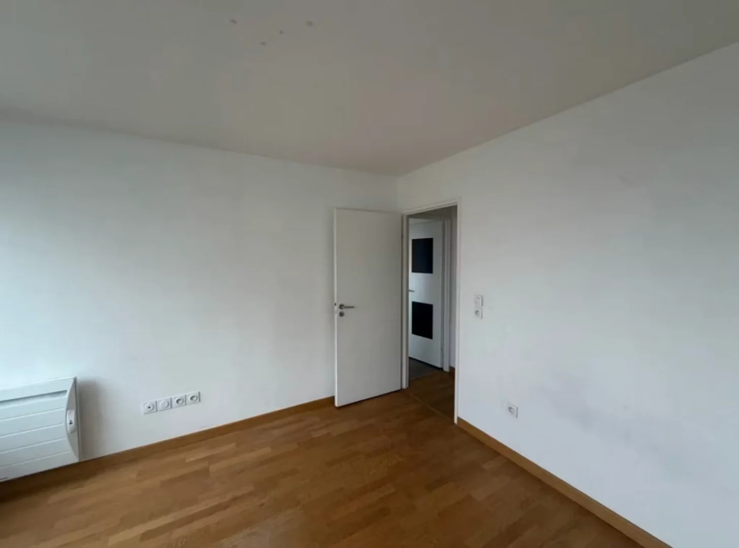 Bright and airy student room with easy university access in