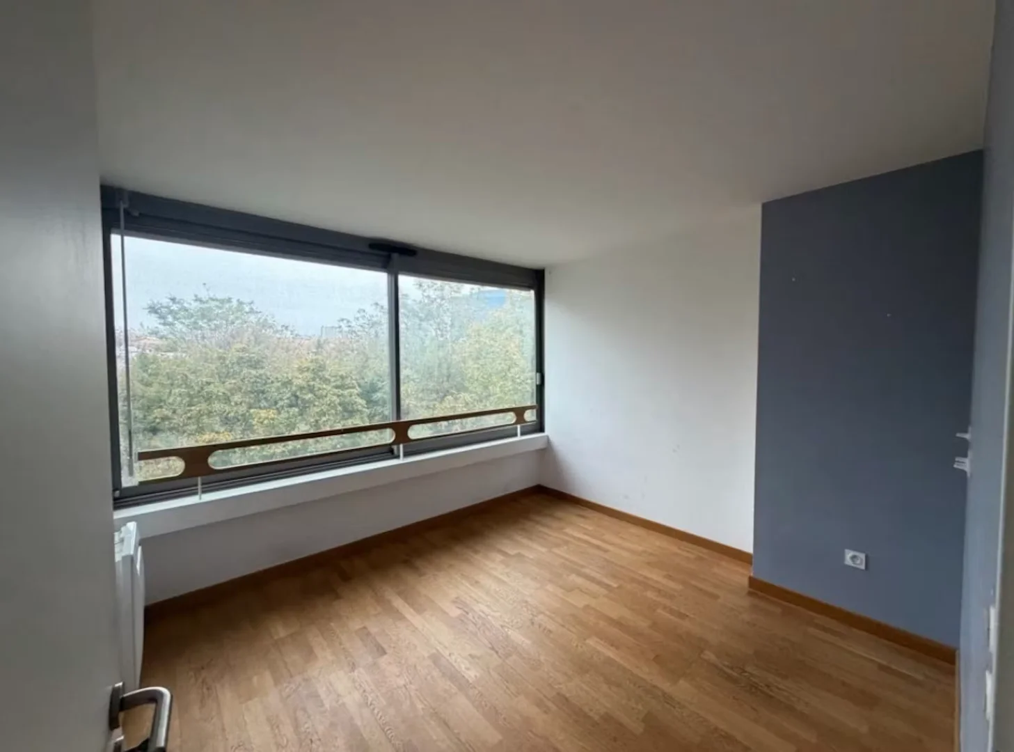 Comfortable and spacious student room in 