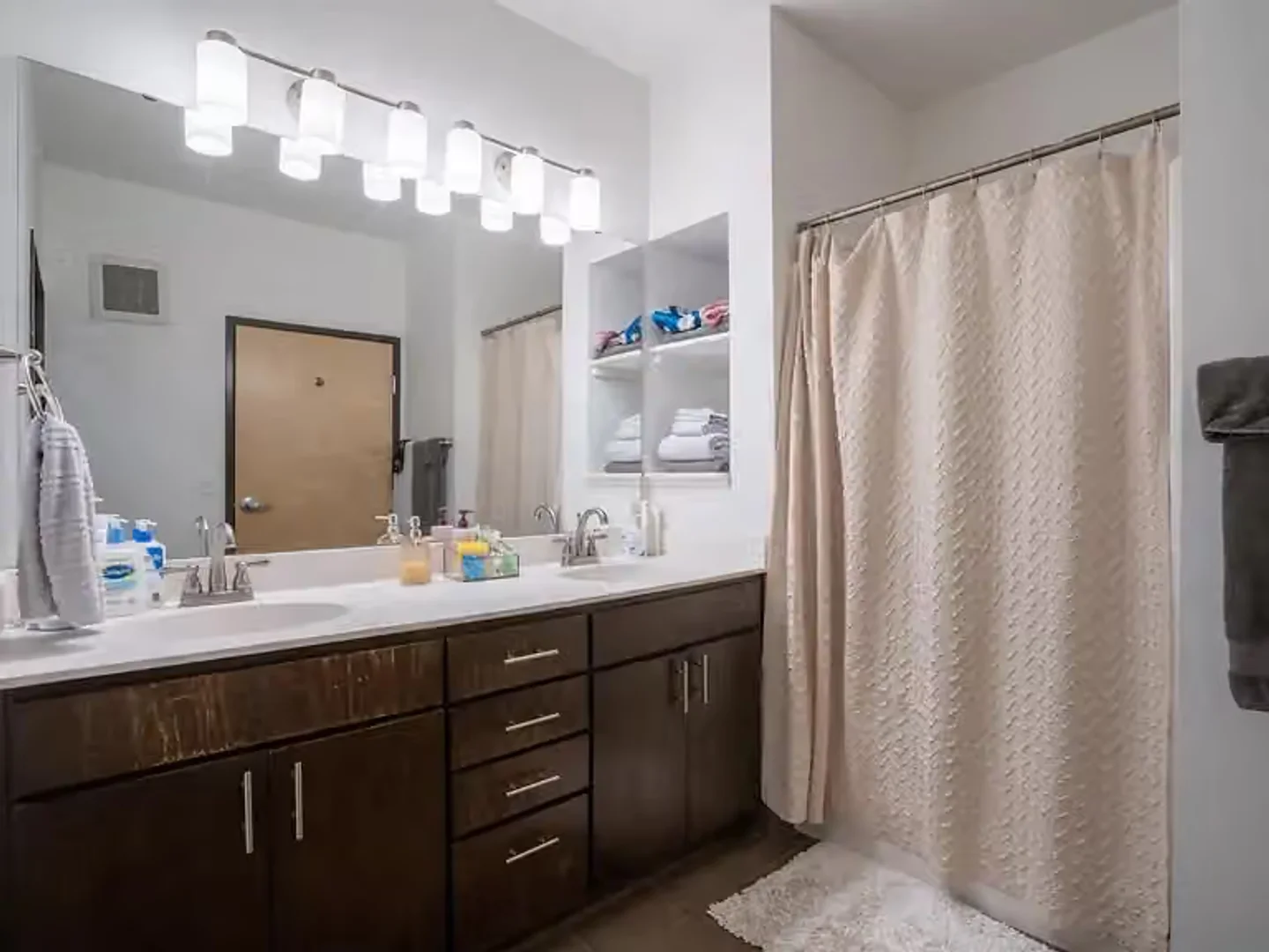 Quarto amigo do estudante em  com comodidades modernas