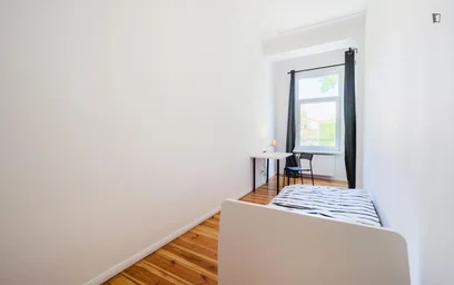 Private room at Buschkrugallee, image 4 of 15