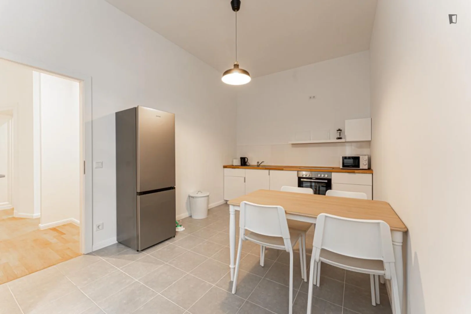 Room for rent in student apartment in , fully furnished