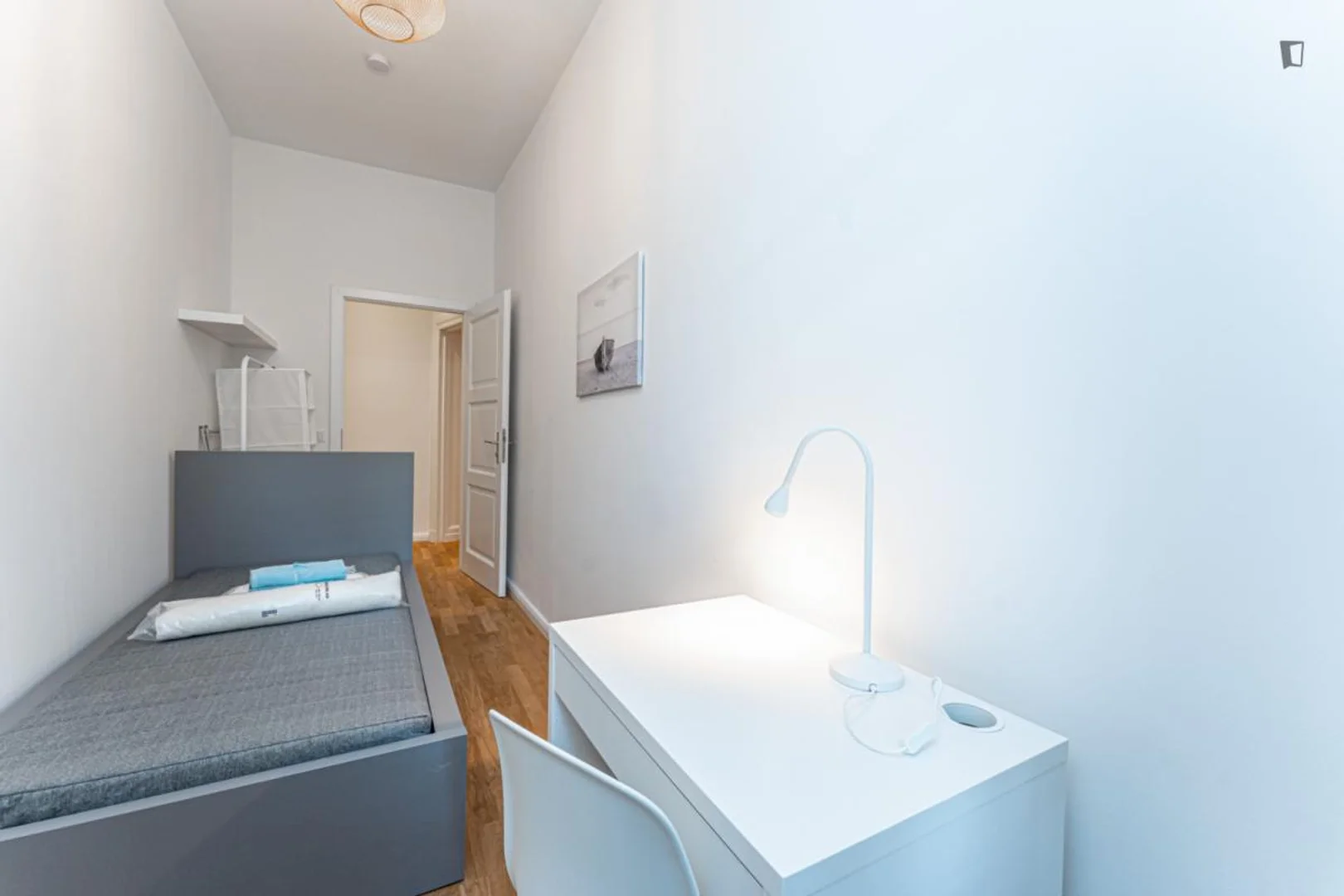 Student-friendly room in  with modern amenities