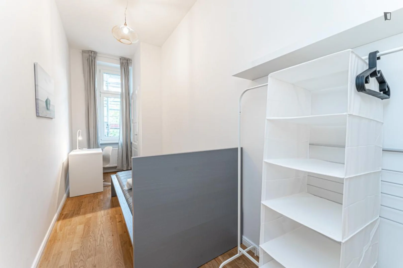 Bright and airy student room with easy university access in 