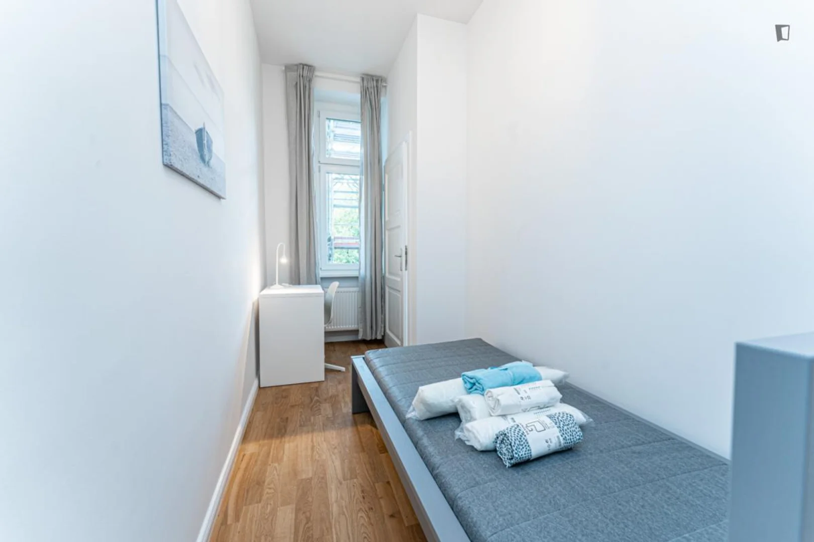 Cozy room for students available in 