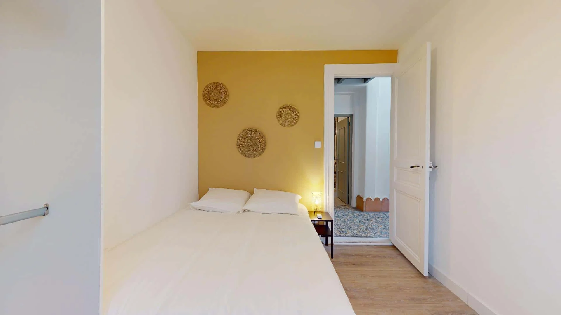Economical student room with convenient location in