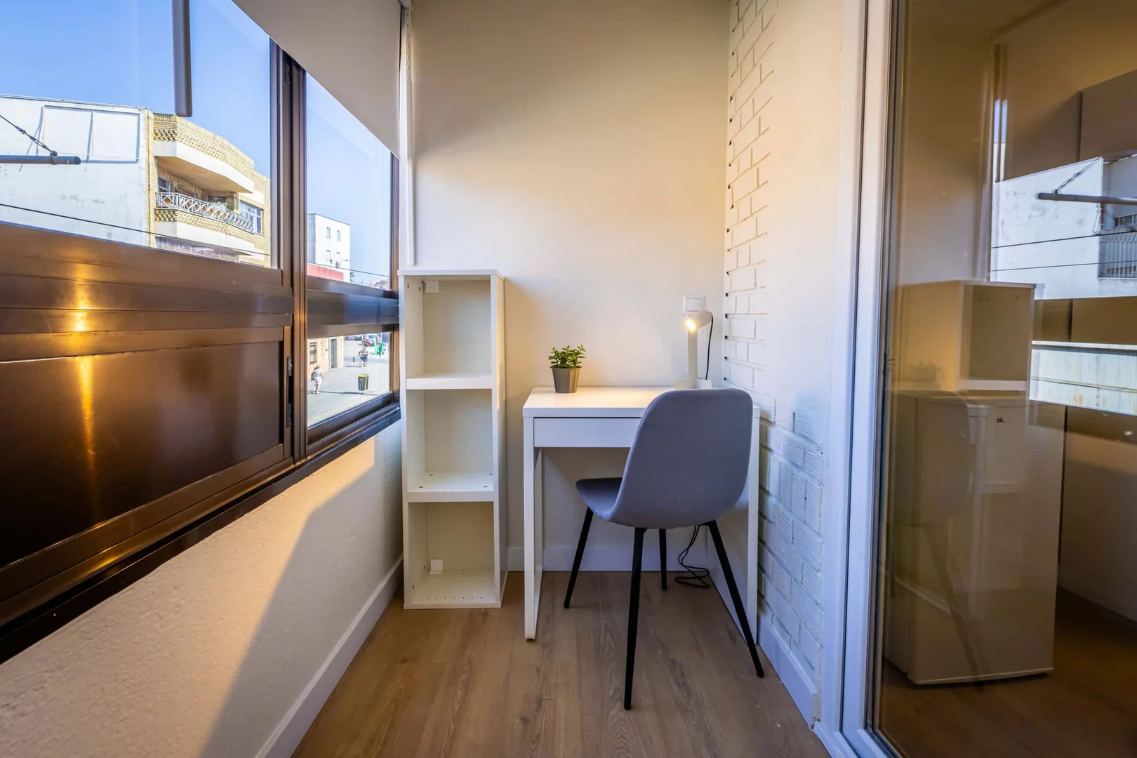 Chambre confortable pour étudiants disponible dans 