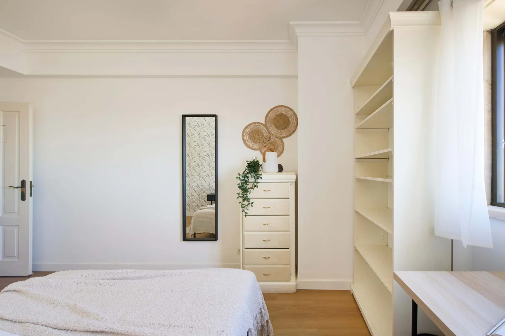 Room for rent in student apartment in , fully furnished