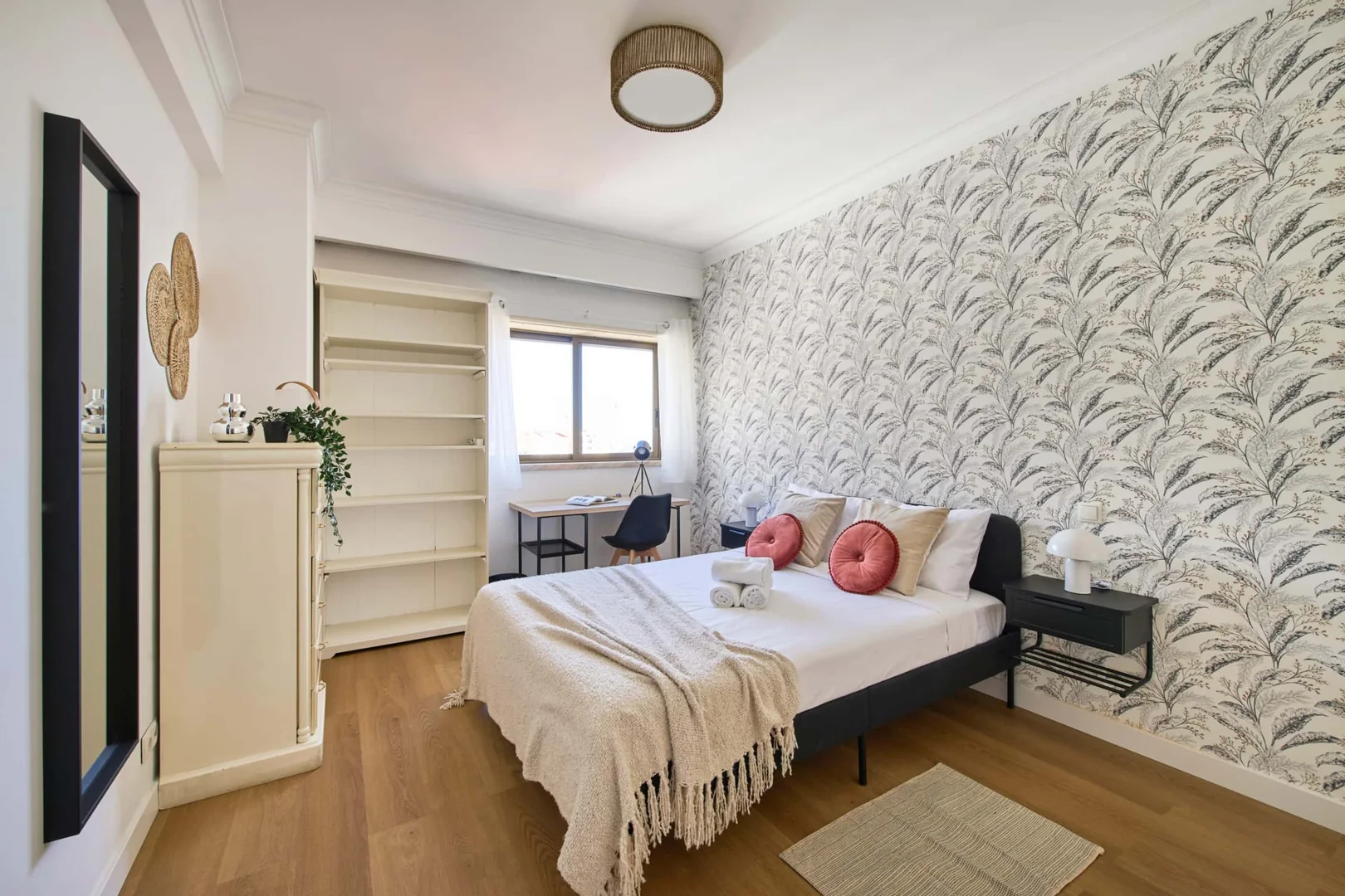 Economical student room with convenient location in 