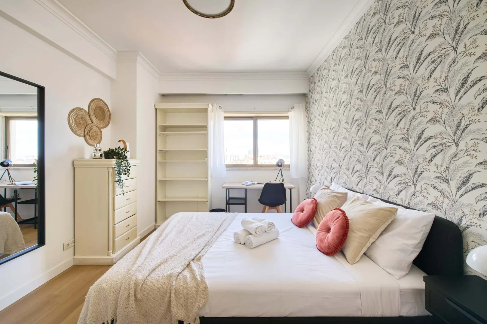 Economical student room with convenient location in 