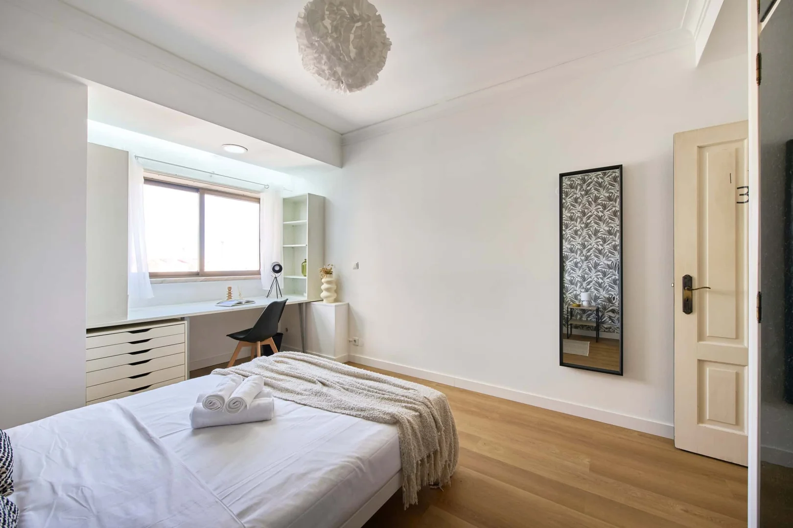 Student-friendly room in  with modern amenities