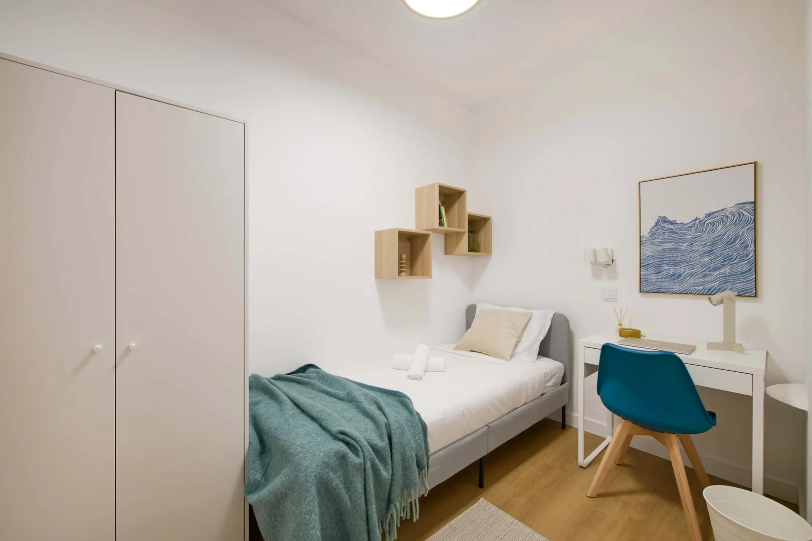 Economical student room with convenient location in 