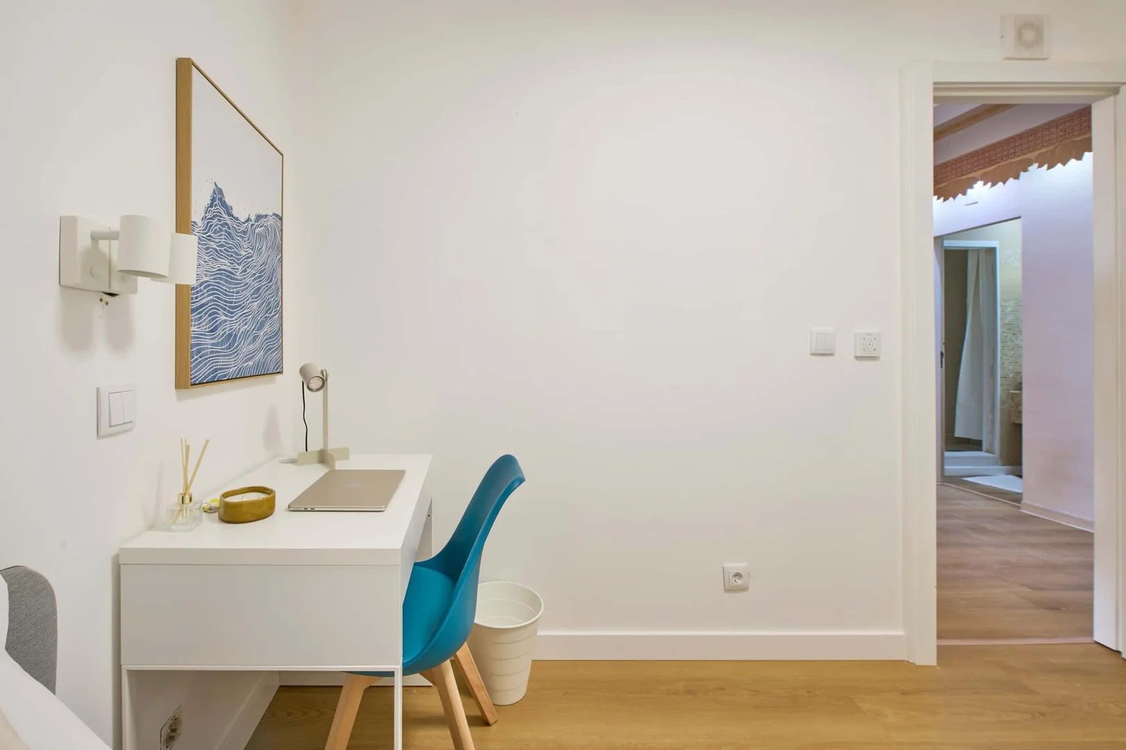Budget-friendly student room close to campus in 