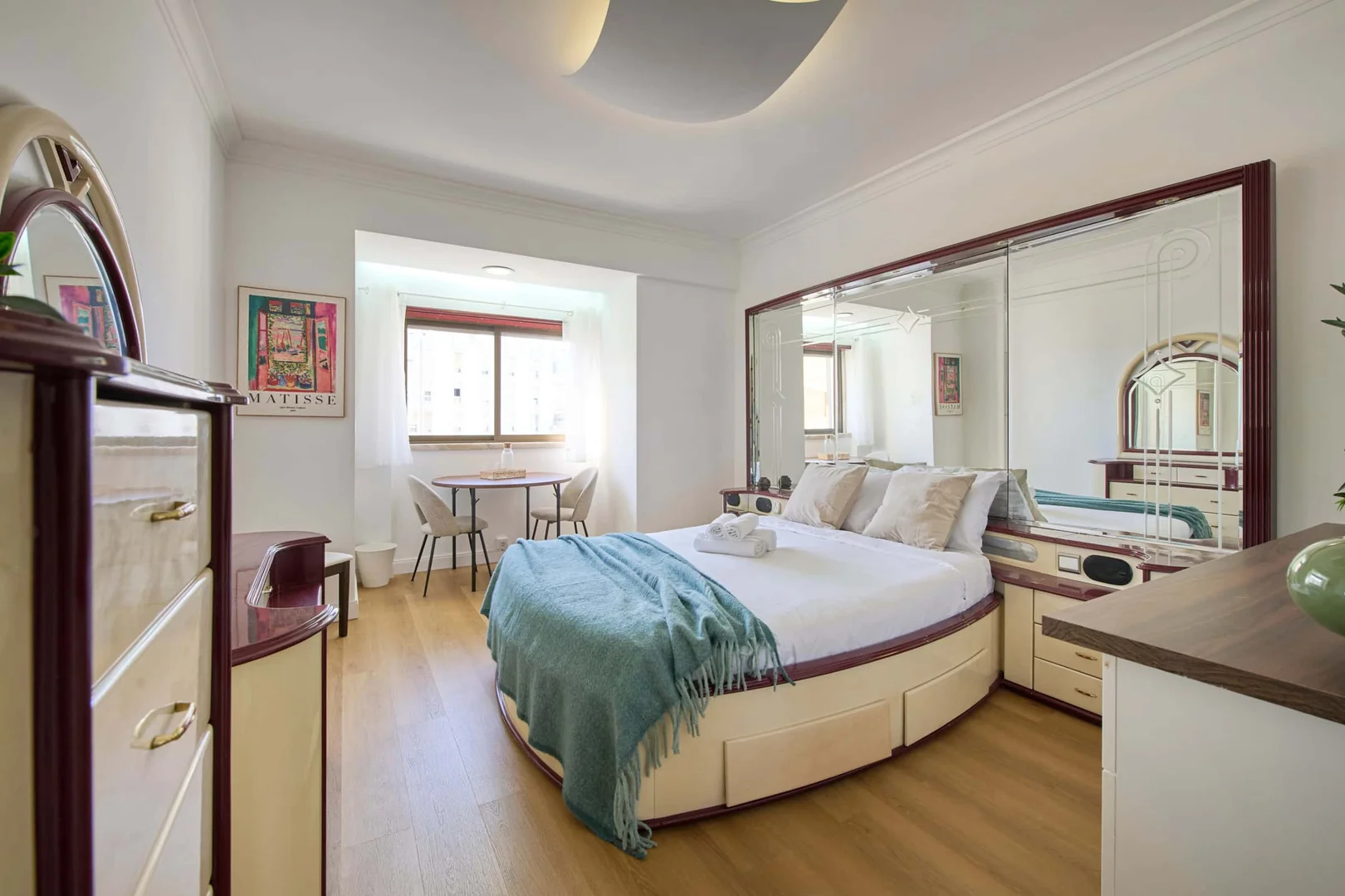 Cozy room for students available in 