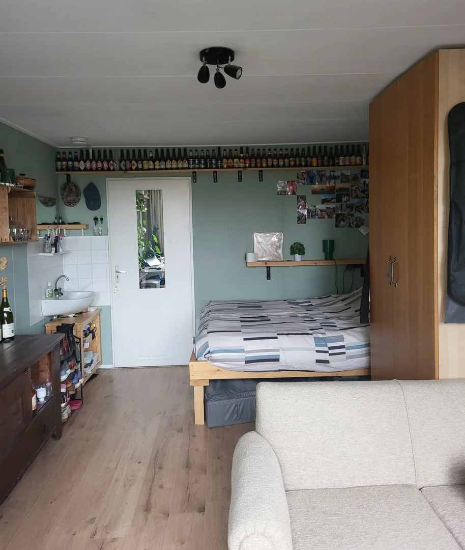 Comfortable and spacious student room in 