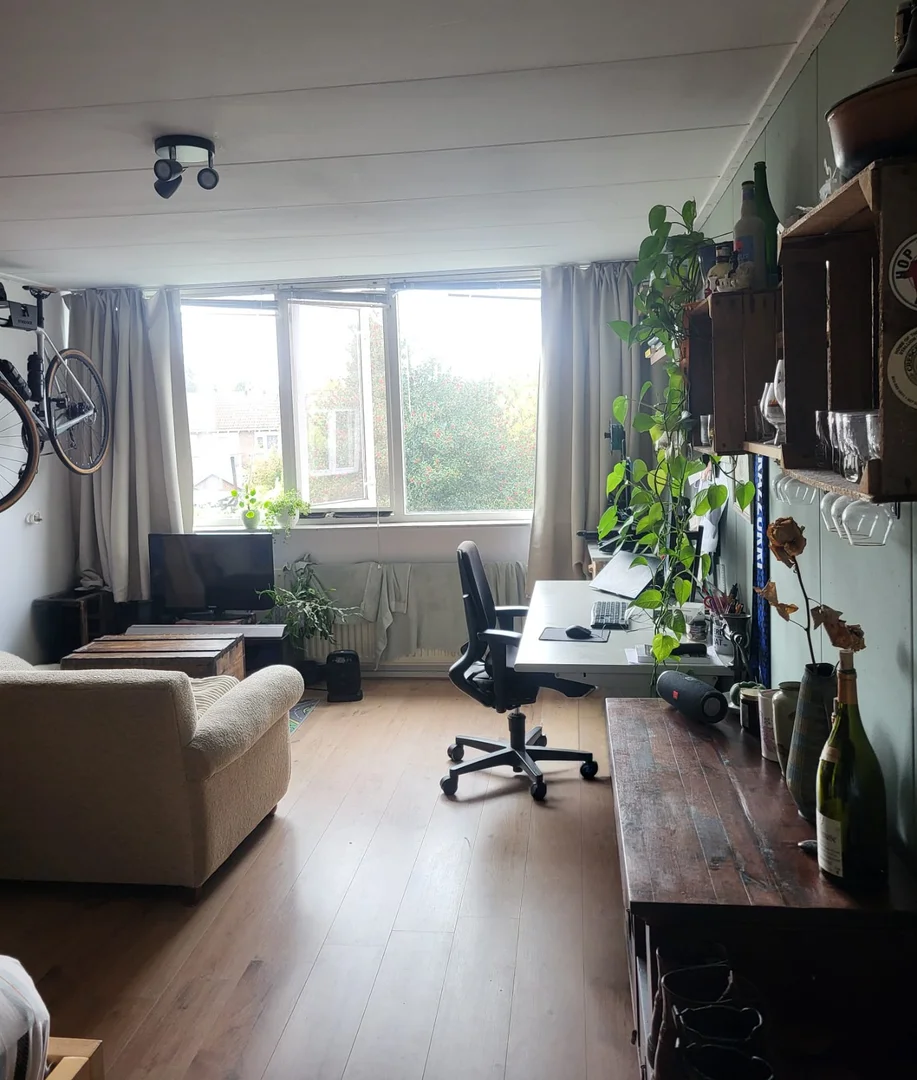 Comfortable and spacious student room in 
