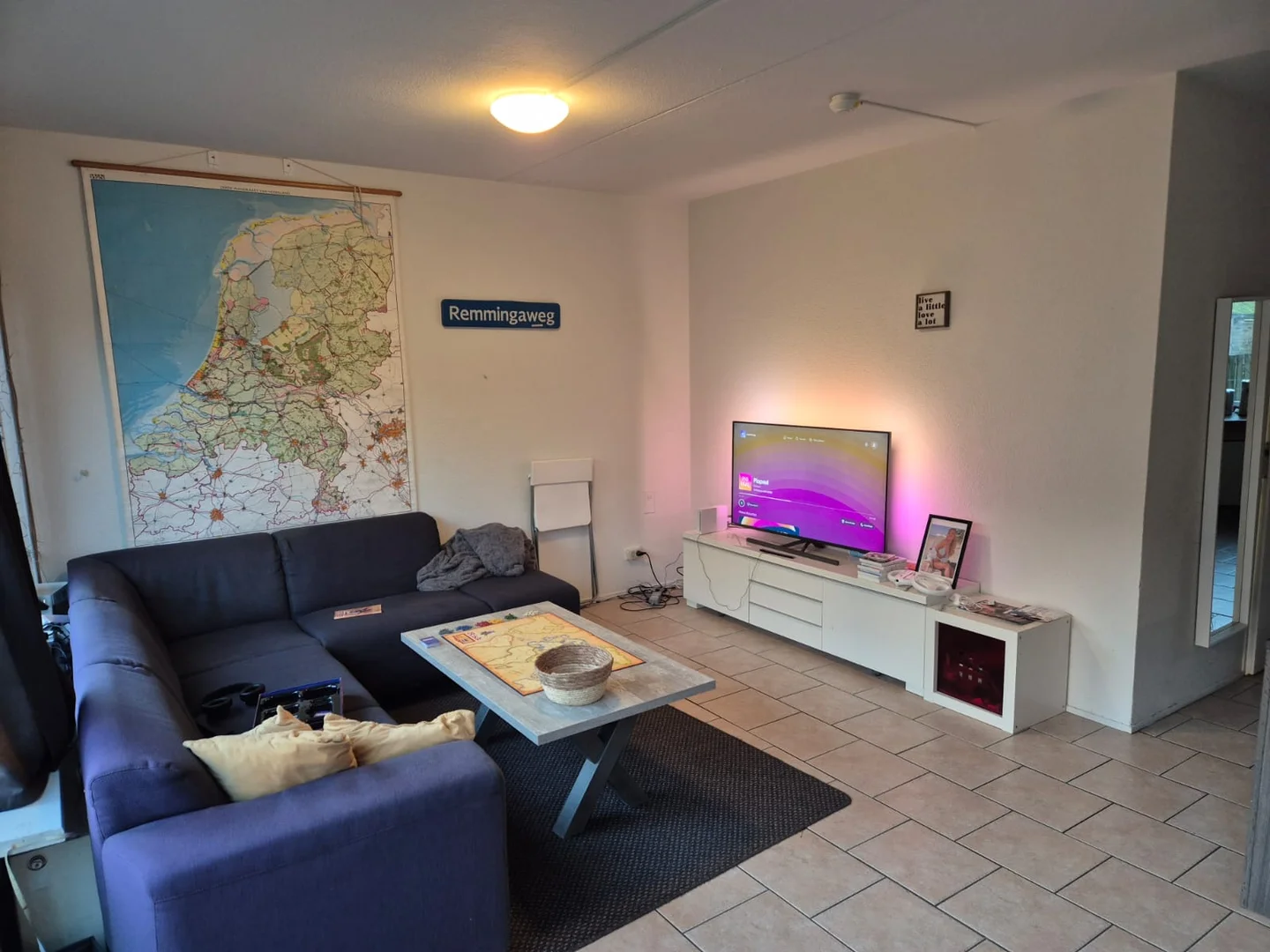 Functional student room perfect for studying in 