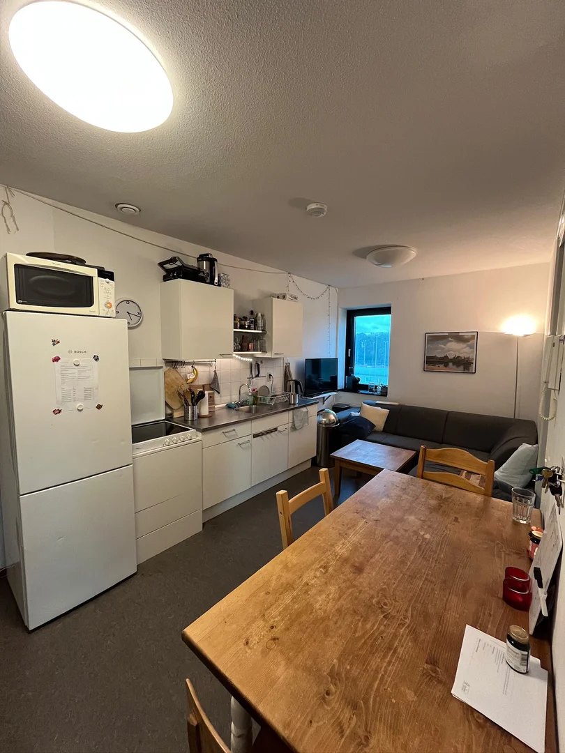 Comfortable and spacious student room in 