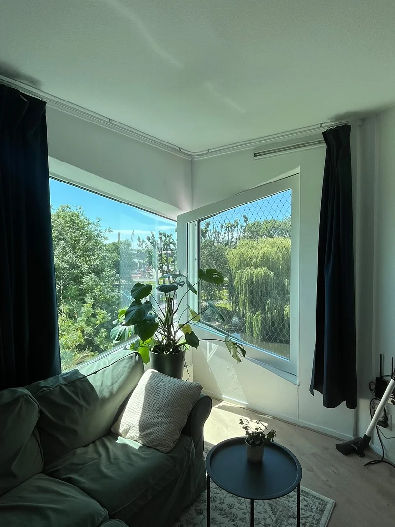 Student-friendly room in  with modern amenities