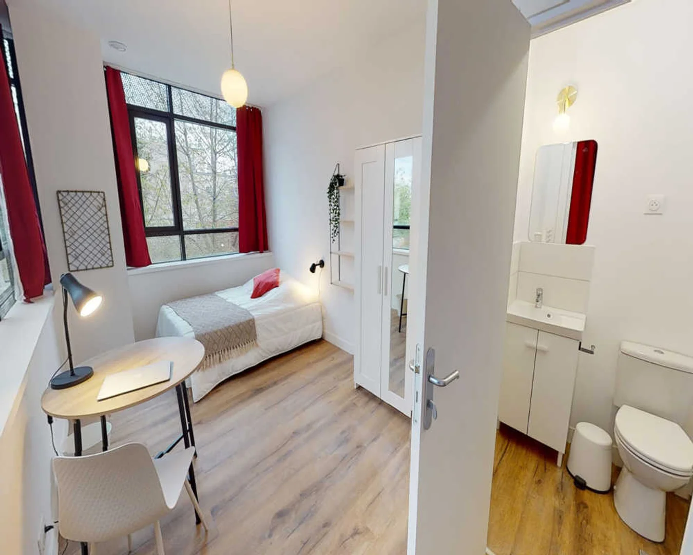 Economical student room with convenient location in