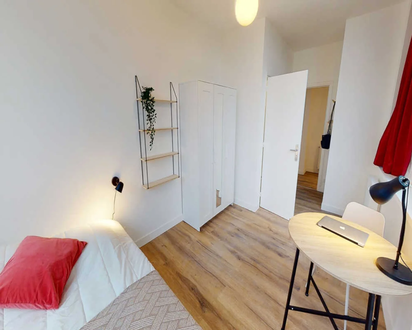 Room for rent in student apartment in , fully furnished