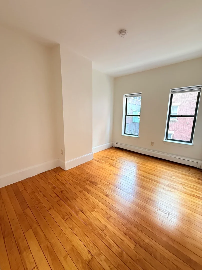 21, Hemenway St., Unit 3, Fenway, Boston, MA, 02115