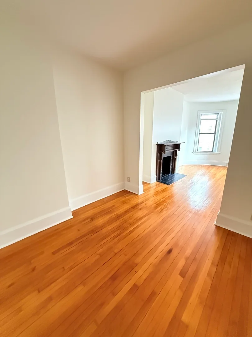 21, Hemenway St., Unit 3, Fenway, Boston, MA, 02115